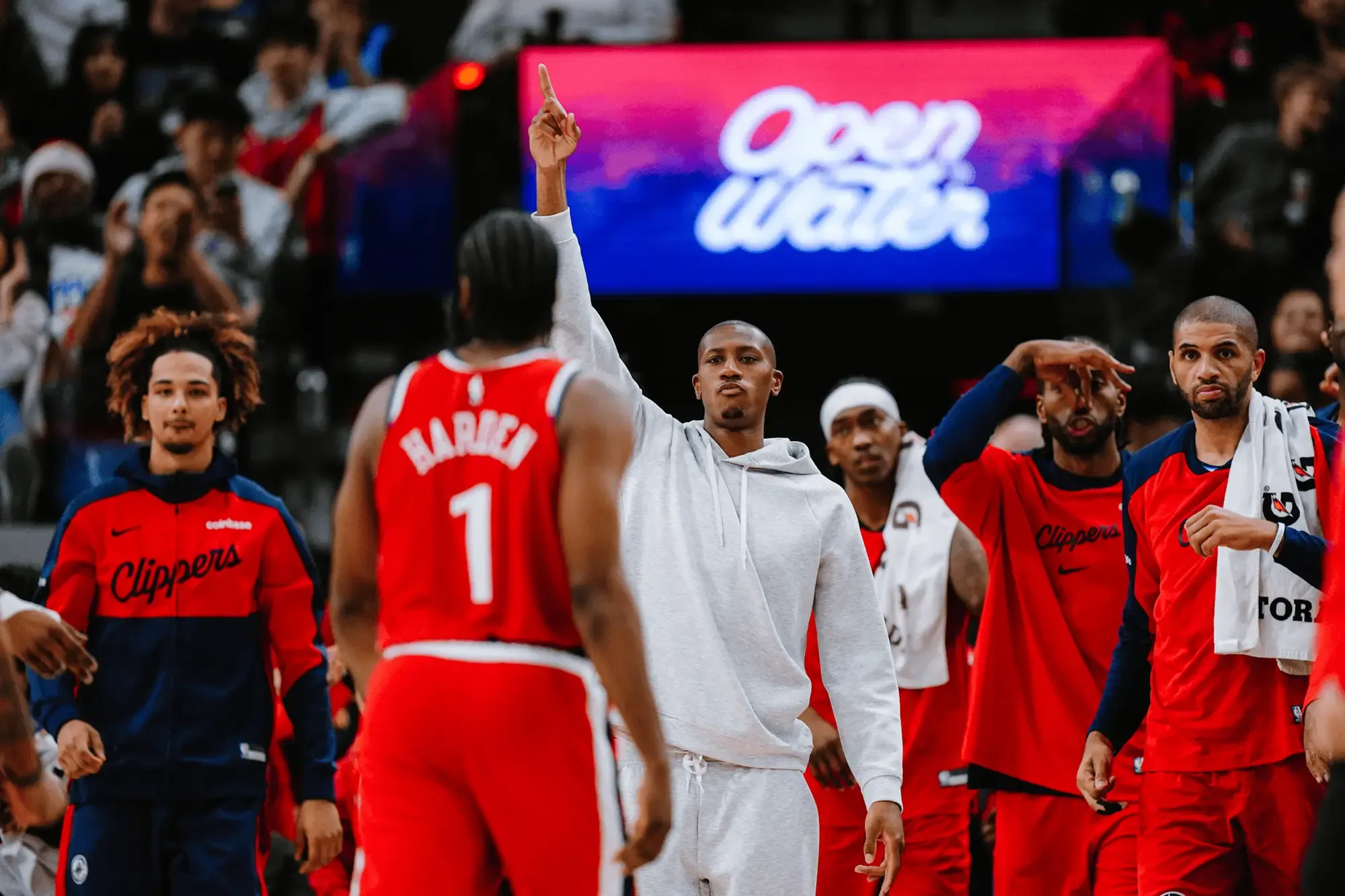 zoty中欧体育莎拉波娃与90激战中国队分钟洛杉矶快船临场应变备战全明星赛，孟菲斯灰熊围绕亚冠官宣签约看傻球迷的简单介绍